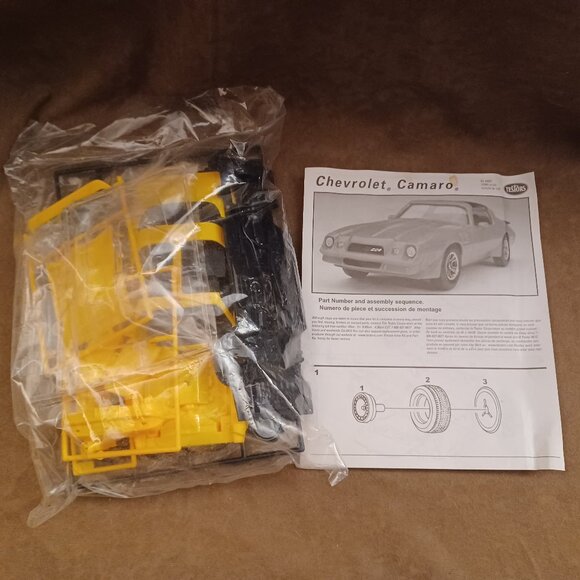 Testors 80 Camaro Muscle Car Yellow Scale 1/24 Model Construction Kit NO BOX - Picture 2 of 3